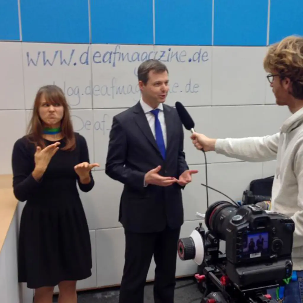 B3NOEnIIcAAq4fO.jpg large