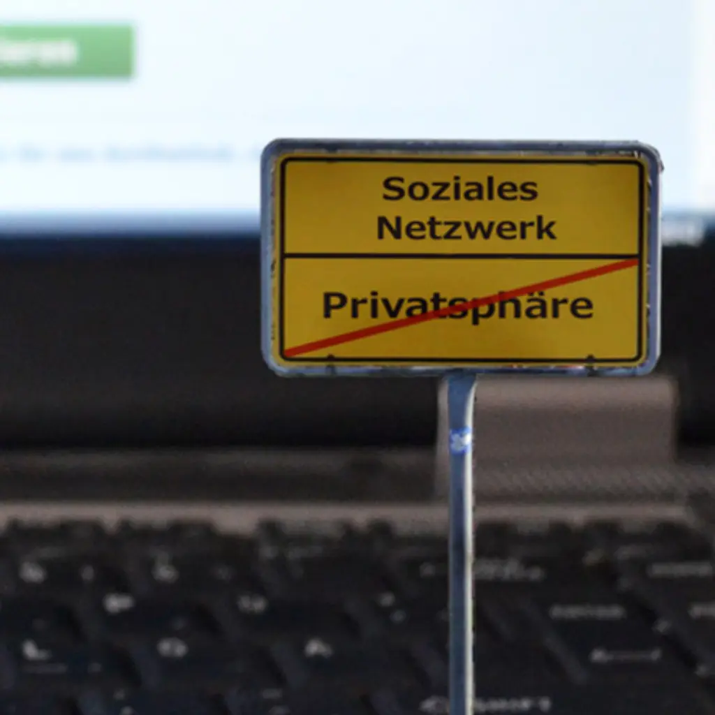 Jungundnaiv_Joy-Donath_jugendfotos.de_CC-BY_3-0_1