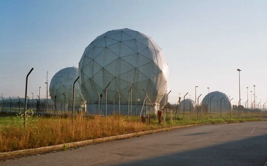 NSA-Radome_Johannes-W-Dietrich_Wikimedia_CC-0.jpg