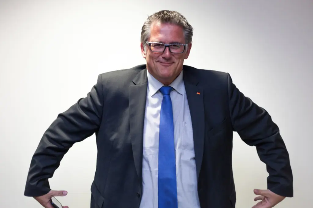 Michael-Donth_App_Samuel-Groesch