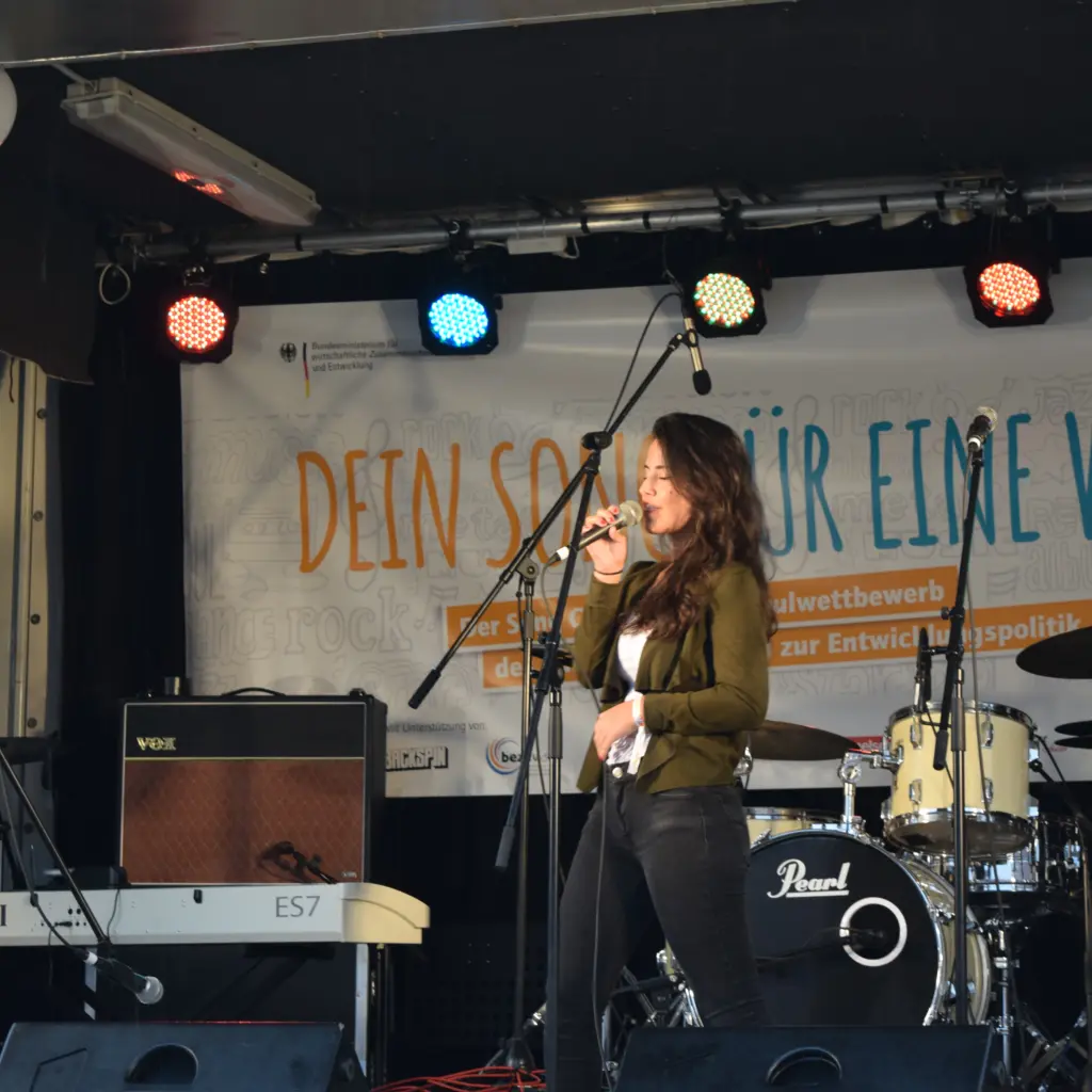 Dorin Ben-David auf der Bühne.