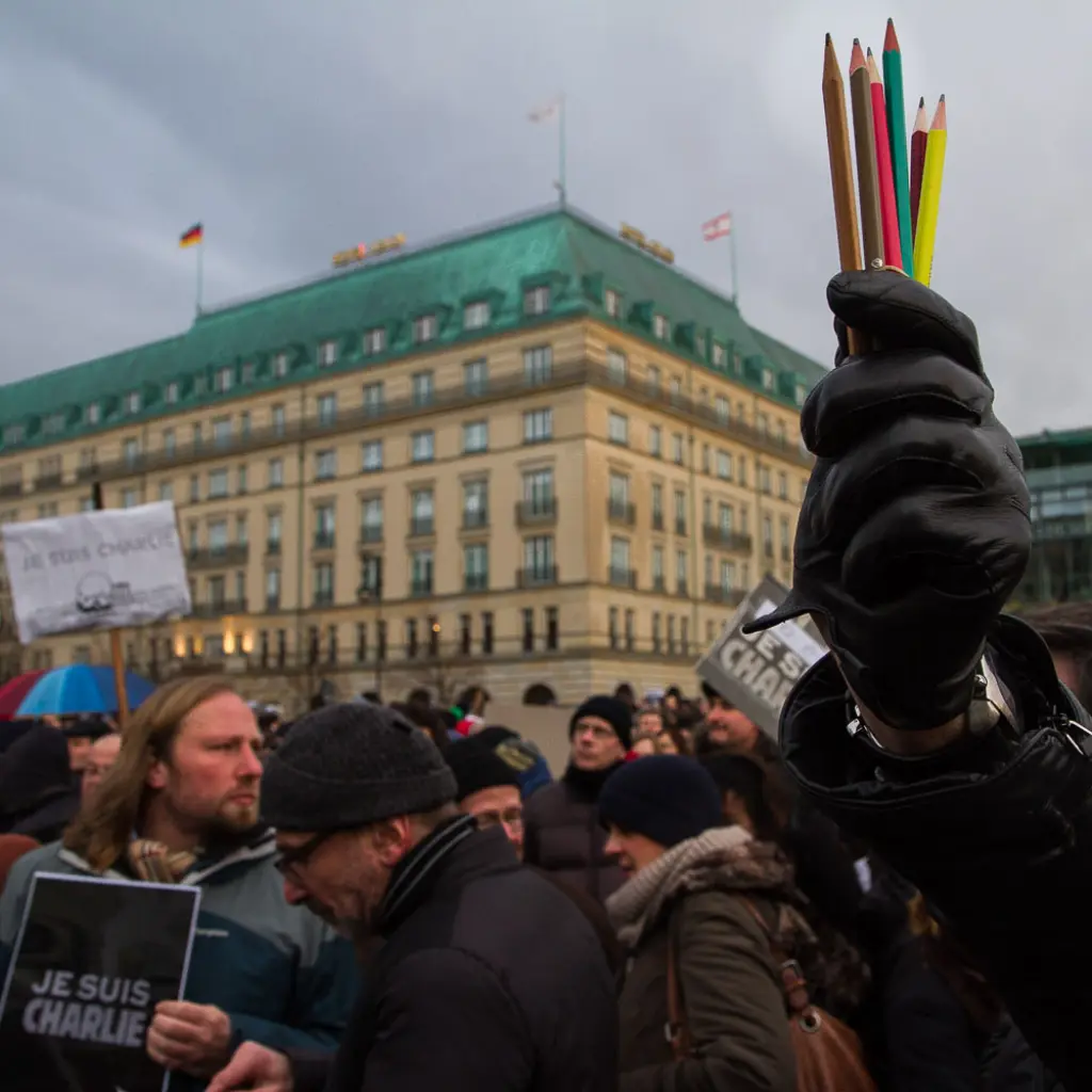 Leider keine Ausnahme: staatliche Übergriffe, Drohungen, Gewalt,  sogar Mord. In vielen Ländern werden Journalisten unterdrückt. Die Lage der Pressefreiheit ist weltweit schlechter geworden. Deutschland fällt 2016 zurück auf Rang 16.