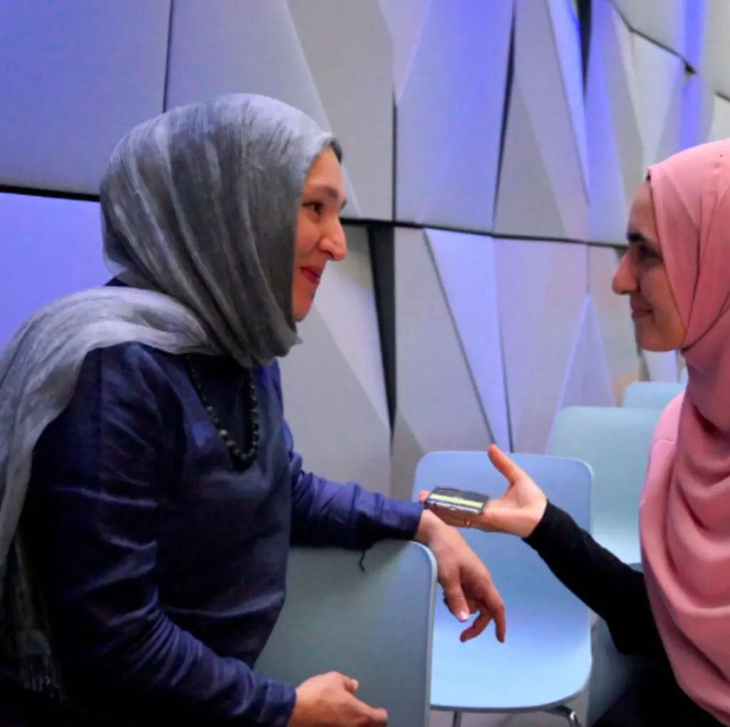 Kübra Gümüşay (rechts) und Betül Mis (links) Foto: Betül Mis