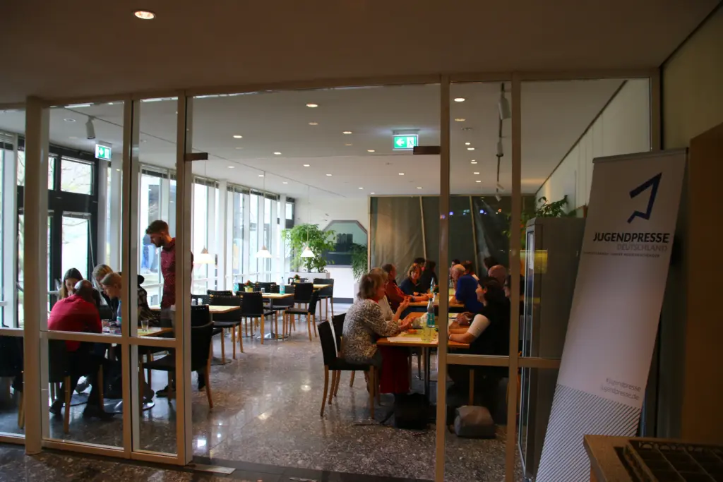 ACA16961-1B83-47A9-B823-532AF86399E9