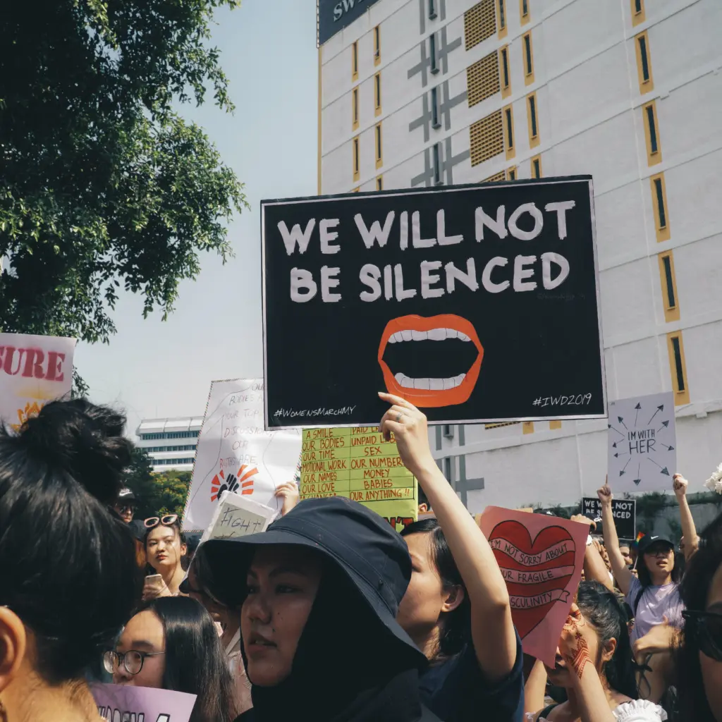 michelle-ding-LXUR8IWa0i0-unsplash