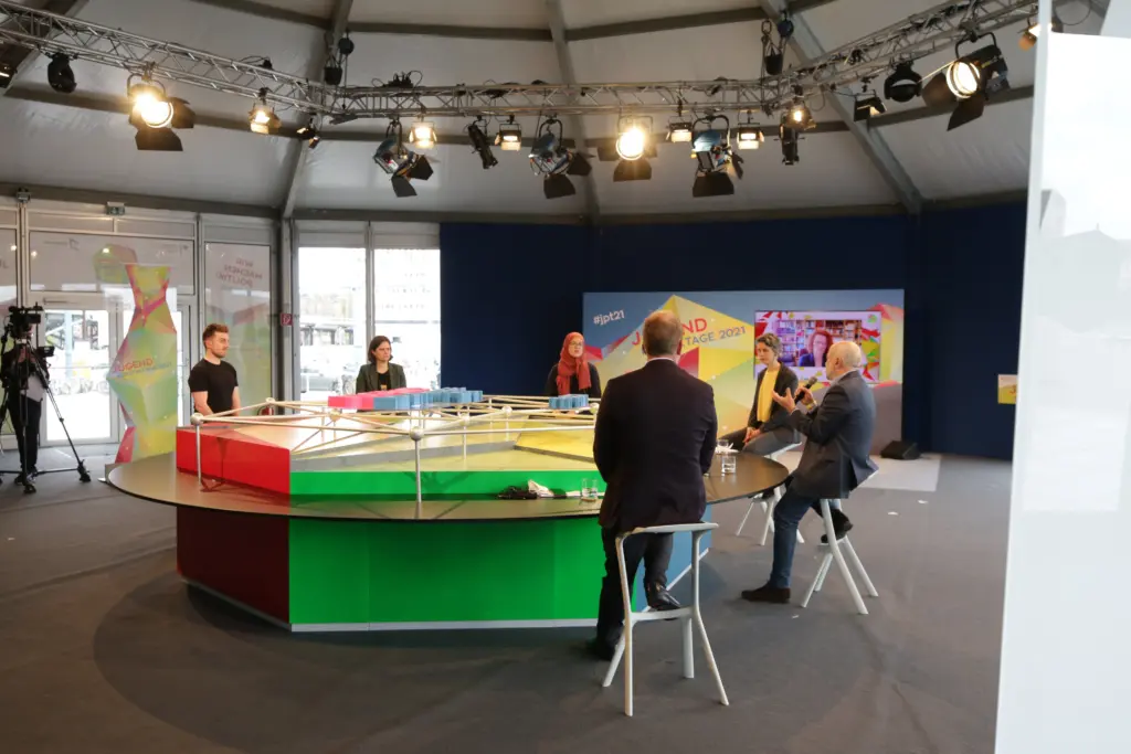 d674e80d-61d1-4b84-920d-59f974933cf6