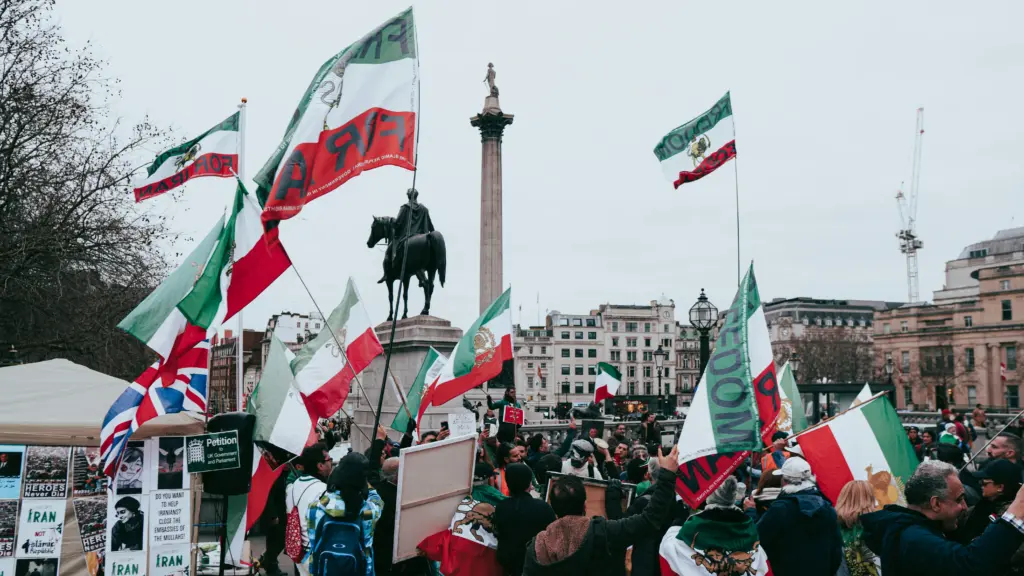 Menschen demonstrieren am 4. Februar 2023 in Berlin.