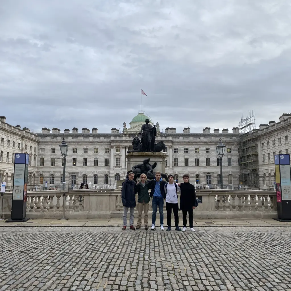 Kings College London