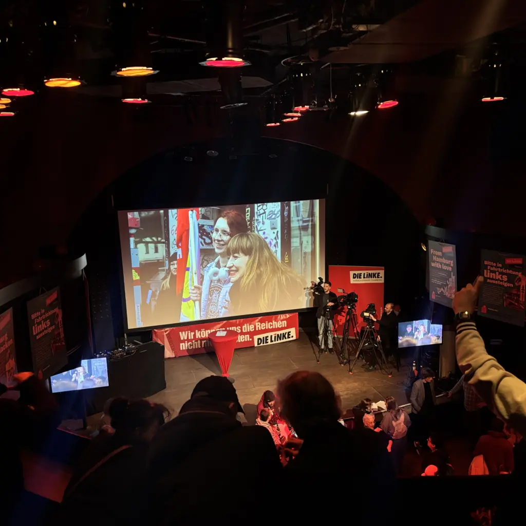 Feierlaune im Mojo Club Hamburg am Sonntagabend. 
© Nora Josif / Jugendpresse Deutschland e.V. 