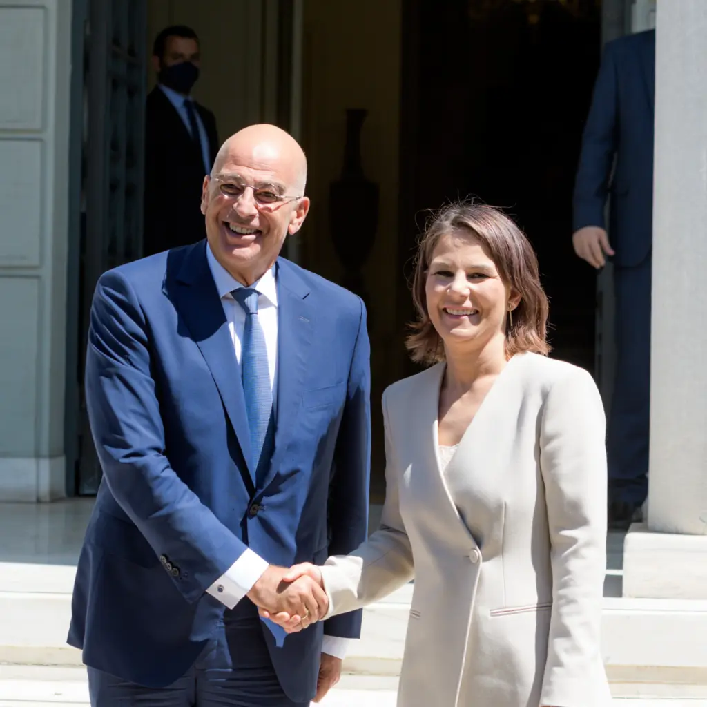Nikos Dendias und Annalena Baerbock in Athen.