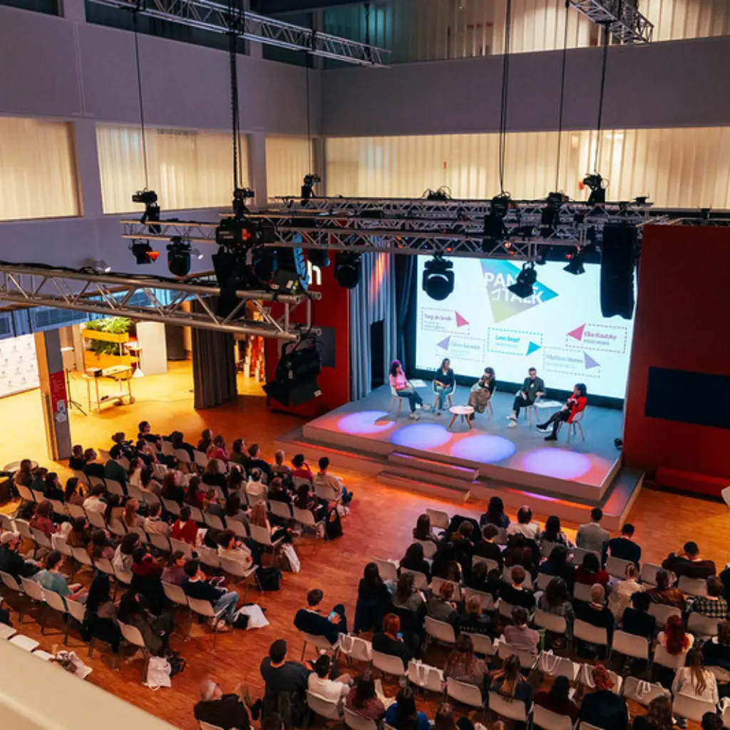 Die Teilnehmenden beim Auftaktpanel.