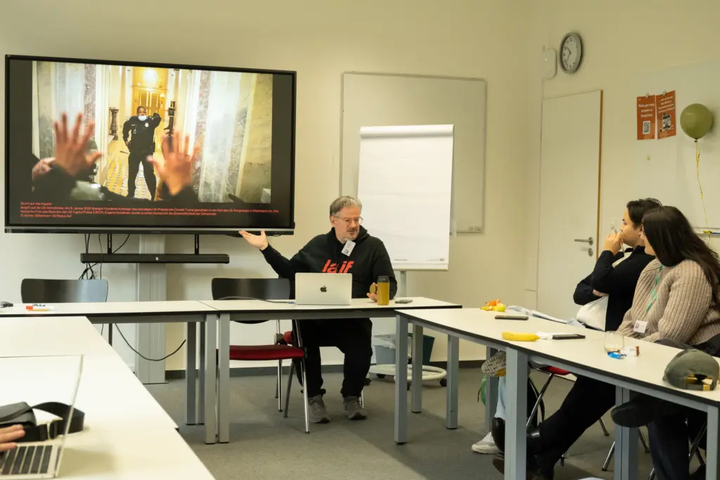 Kompaktworkshop zum Fotojournalismus mit Seven Ehmann