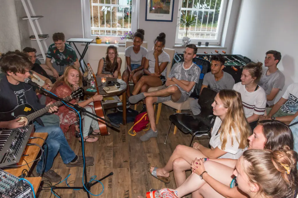 Ein kleines Konzert im damaligen Jugendtreff EGAL in Falkensee.