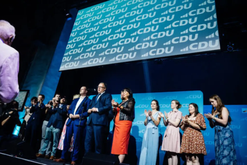 Die CDU bei ihrer Wahlparty in der chicen Eventlocation "Zentralheize" – einer ehemaligen Waffenfabrik.